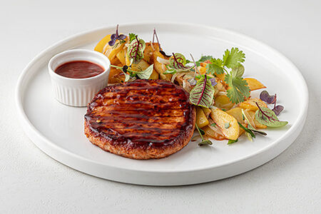 Фермерская котлета из индейки на гриле, печеный картофель