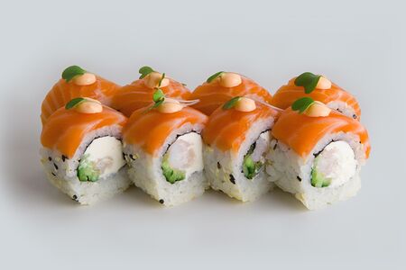 Ролл с лососем и креветкой