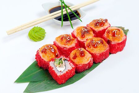 Теплый ролл с угрем