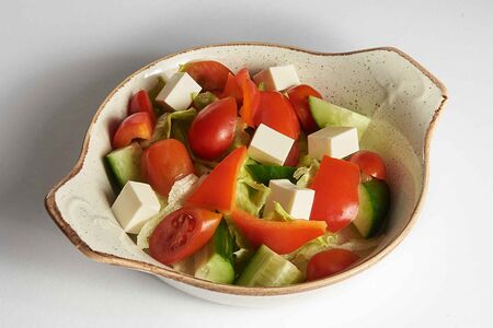 Салатик овощной с сыром фетакса