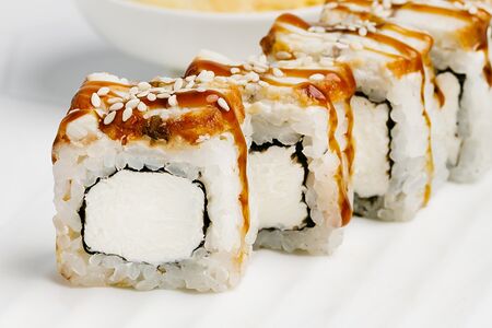 Дракон (начинка на выбор)