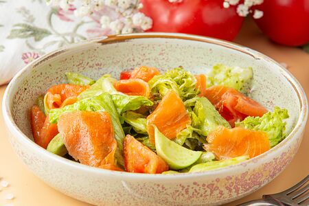 Салат с форелью