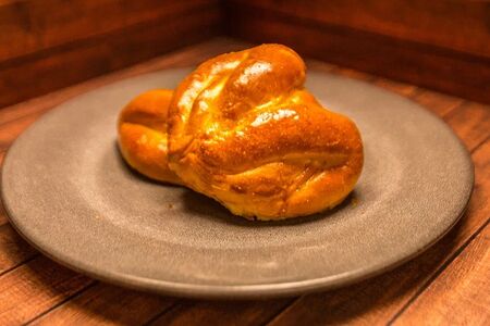 Пирожок с малиновым джемом