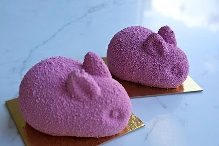 Пирожное Зайчик черничное