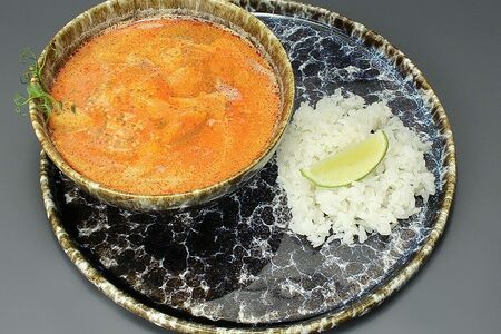 Том ям с лососем