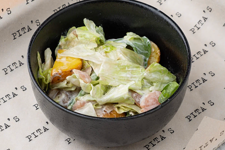 Салат с лососем, картофелем и копченой сметаной