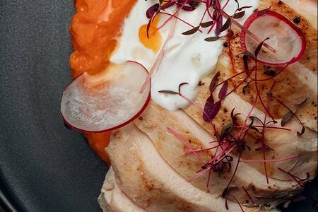 Курица су-вид с пюре из батата 