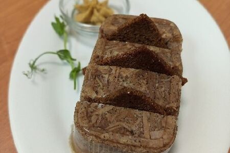 Холодец с горчицей и гренками