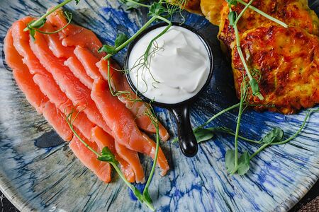 Картофельные драники с лососем