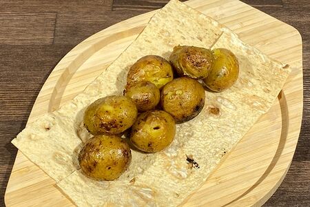 Картофель молодой на мангале