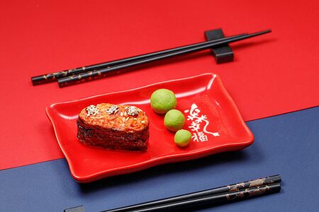 Запеченный гункан с курицей терияки