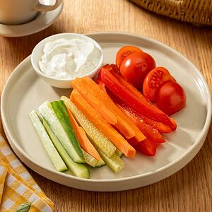 Овощная нарезка с сырным кремом