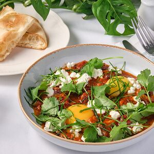 Шакшука с баклажаном и трюфельным соусом
