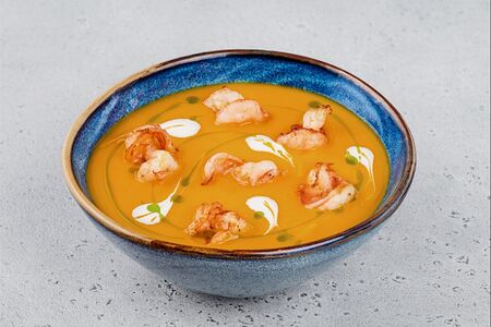 Крем-суп из тыквы с тигровыми креветками