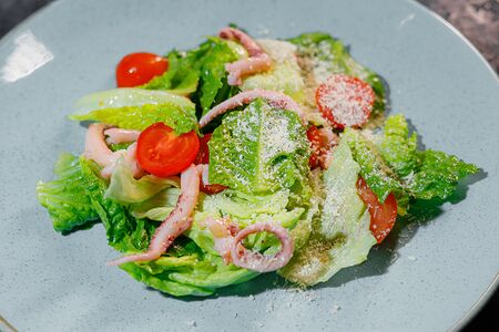 Салат с щупальцами кальмара 