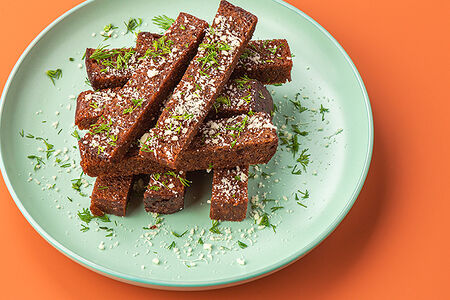 Гренки с зеленью, пармезаном и чесночным маслом