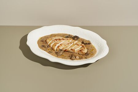 Куриное филе с соусом из лесных грибов