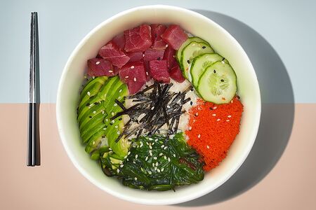 Поке с тунцом и авокадо