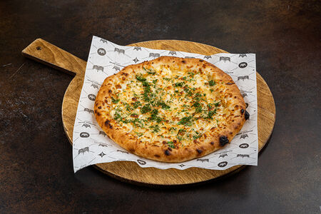 Пицца сырная с зеленью