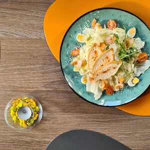 Салат Цезарь с креветками 
