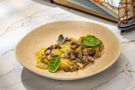 Жареный картофель с грибами 