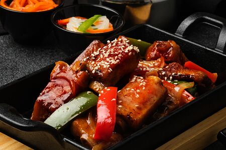 Свиные ребрышки в фирменном соусе