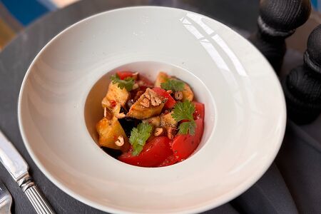 Теплый салат с баклажанами и кинзой