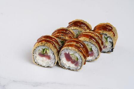 Малый жареный ролл с тунцом 