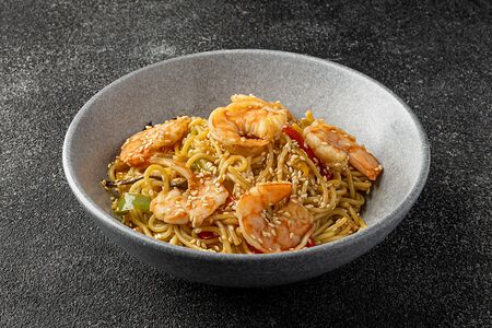 Яичная лапша с креветками