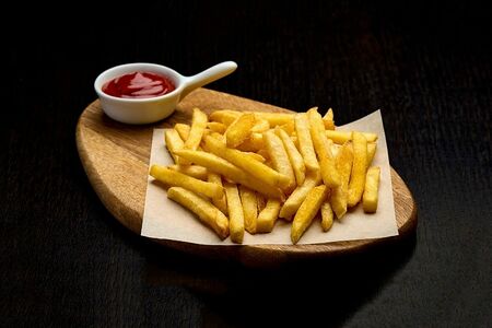 Картофель фри с кетчупом