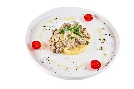 Строганов из говядины с картофельным пюре
