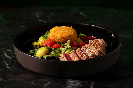 Салат с тунцом и легкой цитрусовой заправкой