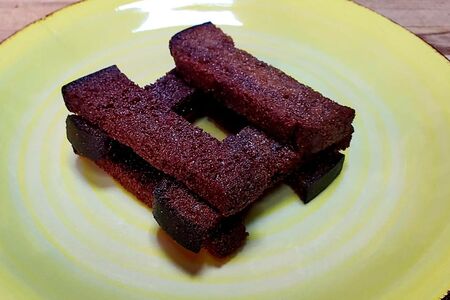 Чесночные гренки с соусом