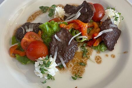 Салат с олениной