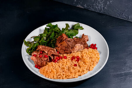 Корейка барашка, тушенная в афганском казане с булгуром