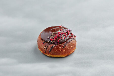 Булочка с шоколадной карамелью