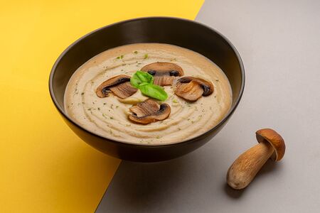 Крем-суп из белых грибов и шампиньонов 