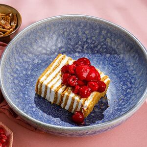 Медовик с малиновым конфи