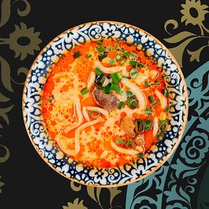 Том Ям с лапшой и курицей