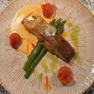 Стейк из лосося под соусом шампань