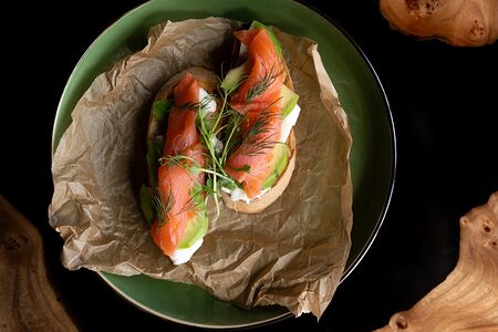 Брускетта с лососем 