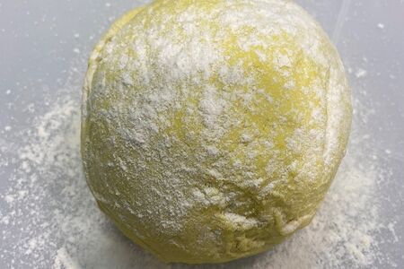 Тесто желтое