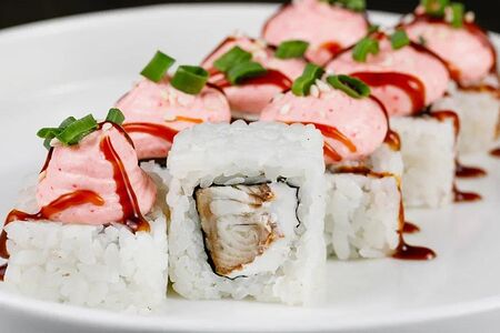 Ролл Лава с угрем 