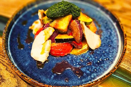 Теплый салат с хрустящими овощами