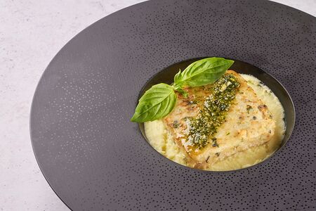 Котлета из красной рыбы с картофельным пюре 