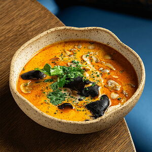 Том ям с грибамии томатами черри