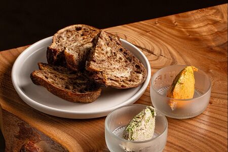 Теплый хлеб с маслом