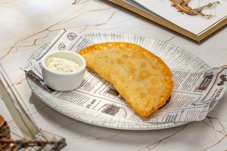 Чебурек с палтусом, форелью и кальмаром 