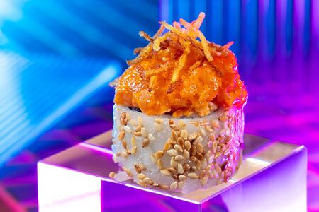 Ролл с лососем и картофелем пай