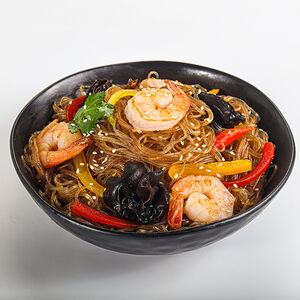 Фунчоза с креветками в устричном соусе